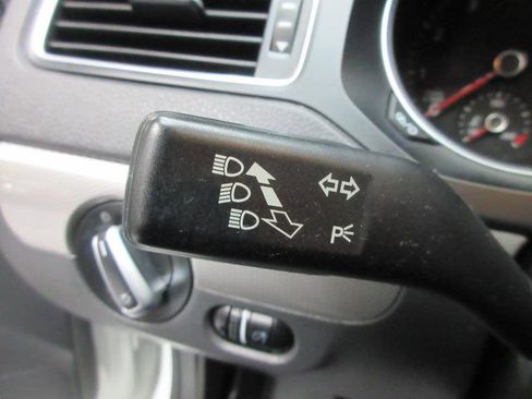 Used 2017 Volkswagen Jetta SE image 14