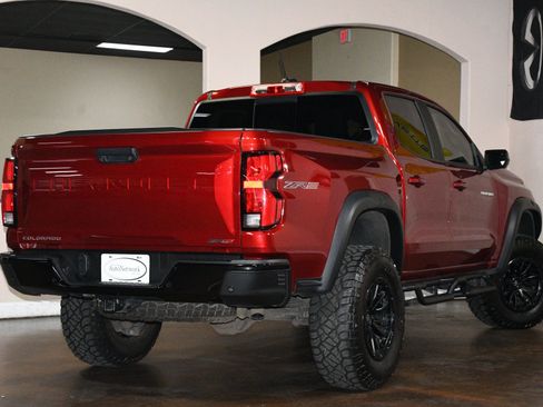 Used 2025 Chevrolet Colorado ZR2 w/ Technology Package AWD/4WD image 5