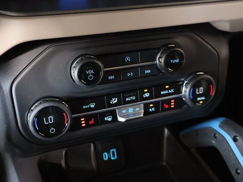 Used 2024 Ford Bronco Wildtrak AWD/4WD image 8