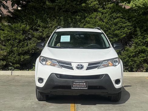 Used 2013 Toyota RAV4 LE image 2