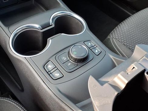 Used 2024 GMC Terrain SLE w/ Driver Convenience Package image 14