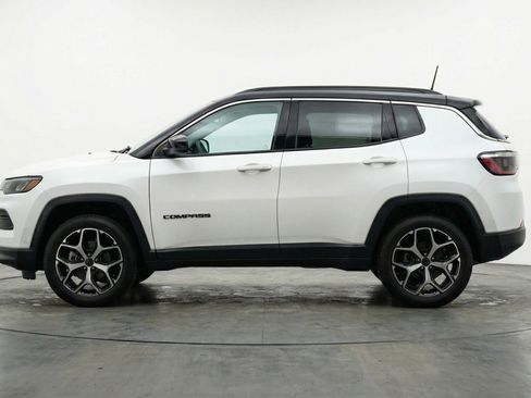 Used 2025 Jeep Compass Limited image 5