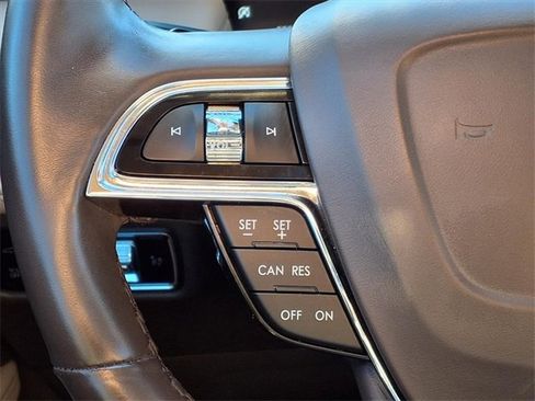 Certified 2023 Lincoln Nautilus Reserve image 14