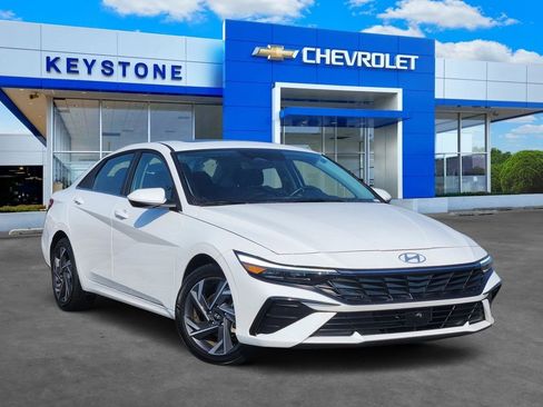 Used 2025 Hyundai Elantra SEL FWD image 1
