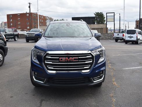 Used 2023 GMC Terrain SLT image 2