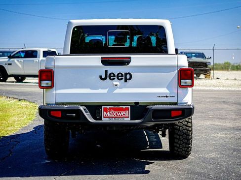 New 2025 Jeep Gladiator Sport image 8