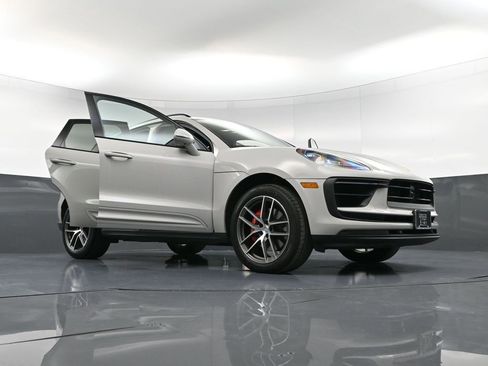 Certified 2023 Porsche Macan S image 37