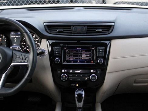 Used 2018 Nissan Rogue SV image 28