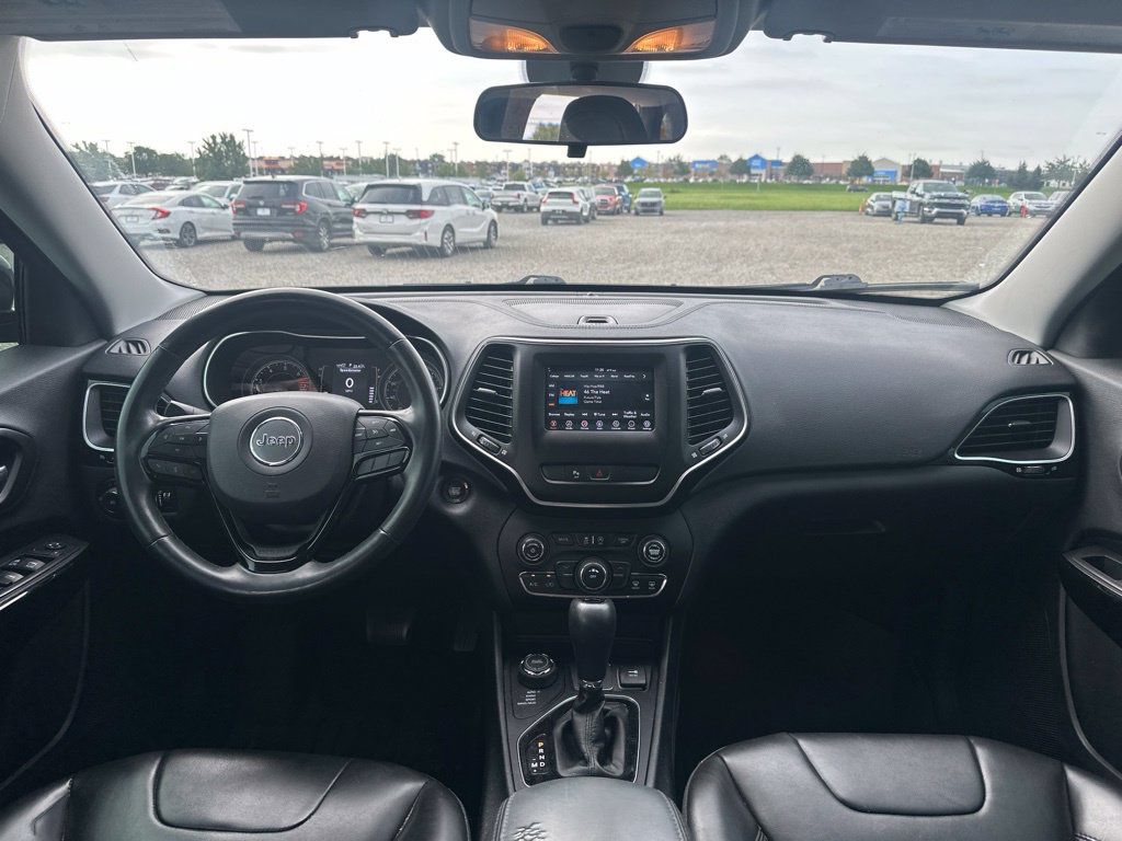 Used 2019 Jeep Cherokee Latitude Plus AWD/4WD image 18