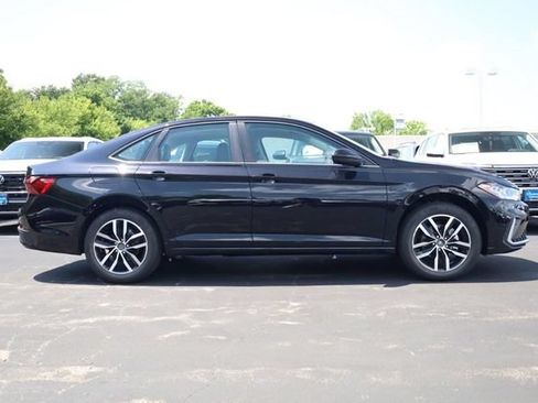 New 2026 Volkswagen Jetta SE FWD image 4