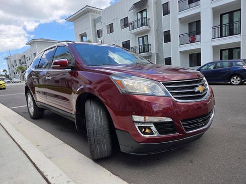 Used 2017 Chevrolet Traverse LT w/ Style and Technology Package FWD image 4