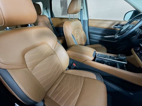 Used 2023 Nissan Pathfinder Platinum image 38