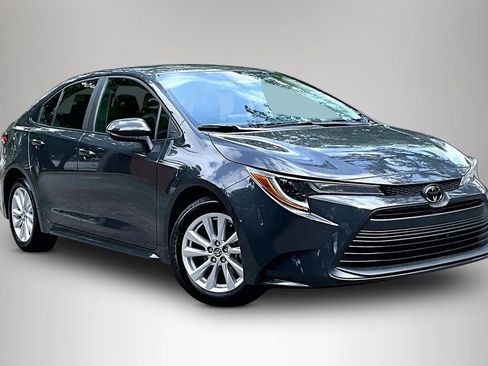Used 2025 Toyota Corolla LE w/ LE Premium Package FWD image 2
