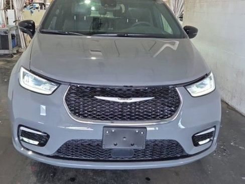 Used 2025 Chrysler Pacifica Select FWD image 4