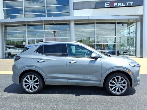 Used 2025 Buick Encore GX Avenir w/ Avenir Technology Package AWD/4WD image 2