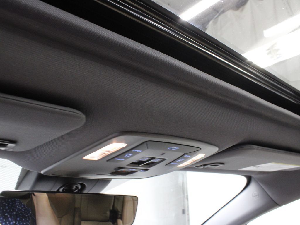 Used 2024 Toyota Sienna Limited AWD/4WD image 31