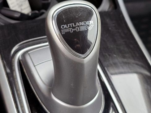 Used 2018 Mitsubishi Outlander SEL image 18