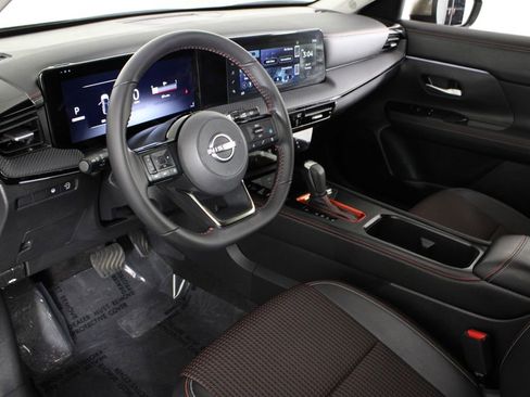 Certified 2025 Nissan Kicks SR image 18