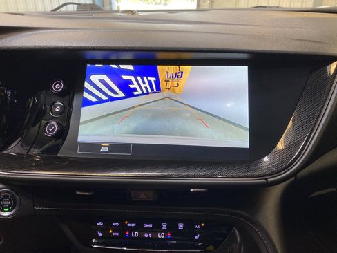 Used 2023 Buick Envision Essence image 41