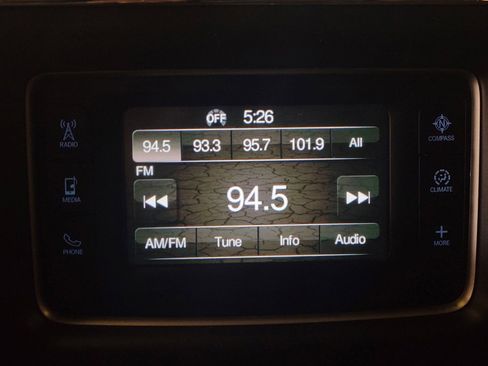 Used 2017 Jeep Grand Cherokee Laredo image 25