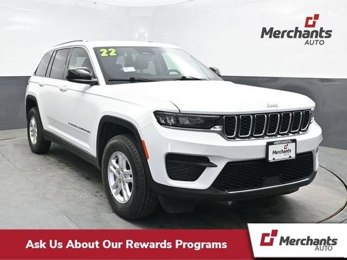 Used 2022 Jeep Grand Cherokee Laredo AWD/4WD image 1