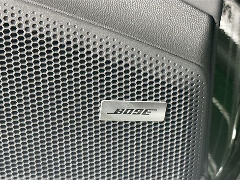 Certified 2025 Porsche Macan Electric image 32