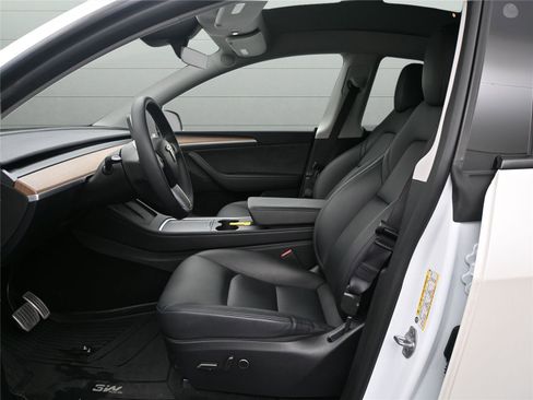 Used 2025 Tesla Model Y Performance image 5