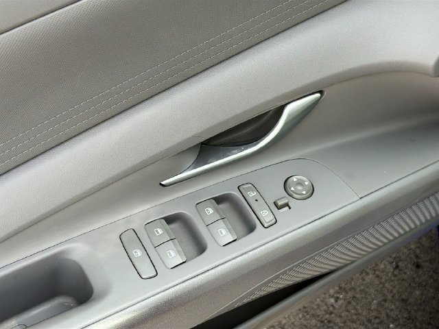 Used 2024 Hyundai Elantra SEL FWD image 19