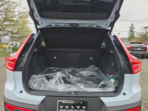 New 2026 Volvo XC40 B5 Plus w/ Protection Package Premier image 17