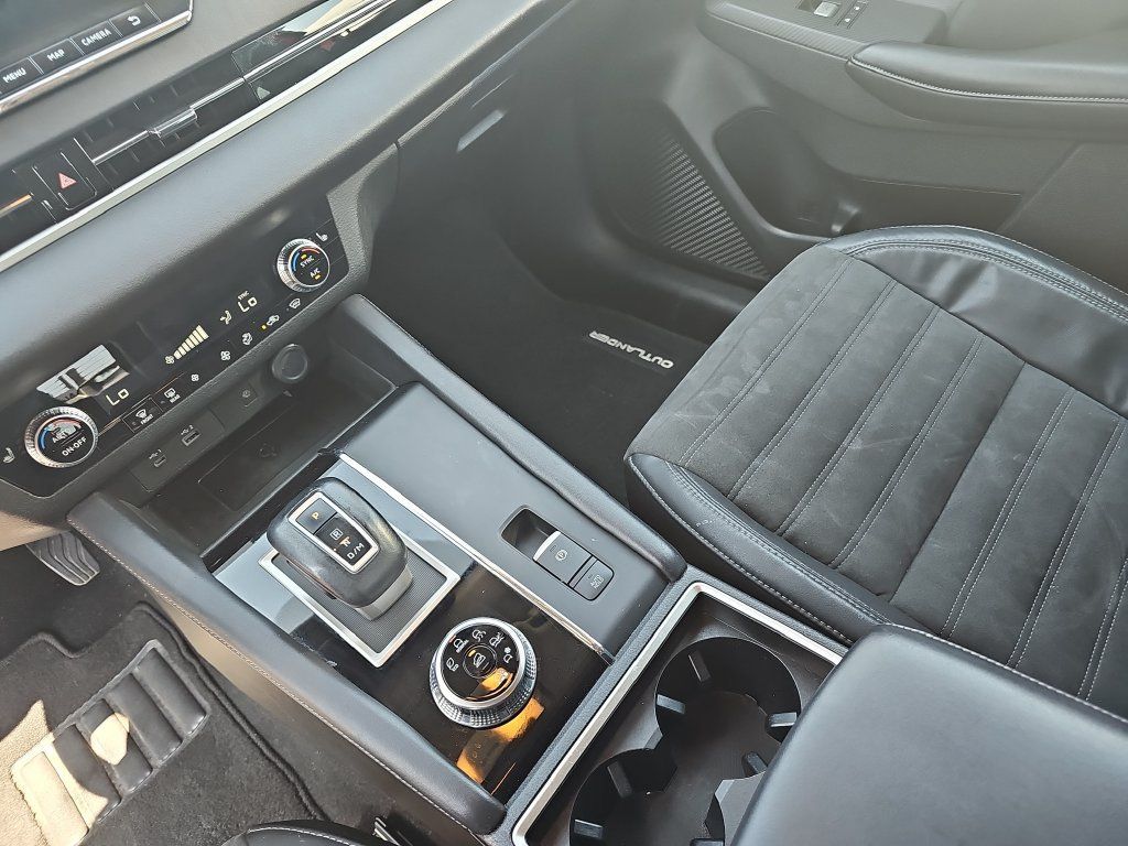 Used 2022 Mitsubishi Outlander SE AWD/4WD image 25