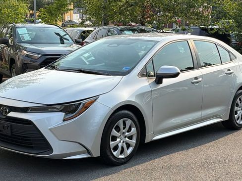 Used 2023 Toyota Corolla LE FWD image 2