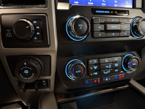 Used 2019 Ford F150 Lariat image 12