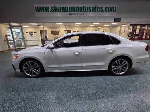 Used 2016 Volkswagen Passat 1.8T R-Line FWD image 11