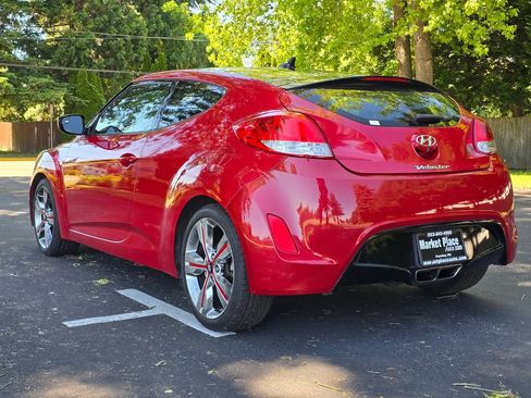 Used 2017 Hyundai Veloster Value Edition FWD image 4