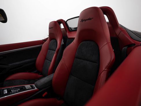 Certified 2016 Porsche Boxster Spyder RWD image 22