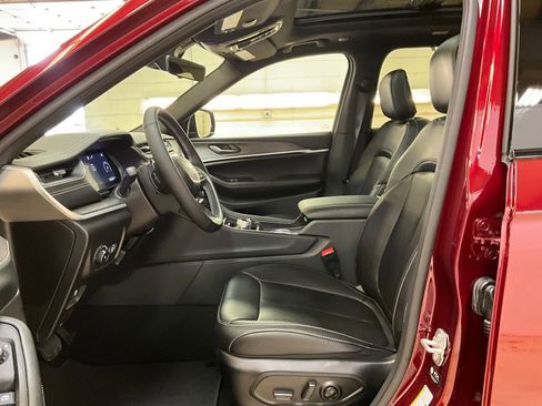 New 2025 Jeep Grand Cherokee Limited w/ Black Appearance Package image 15