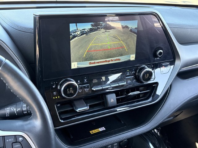 Used 2023 Toyota Highlander Limited FWD image 29