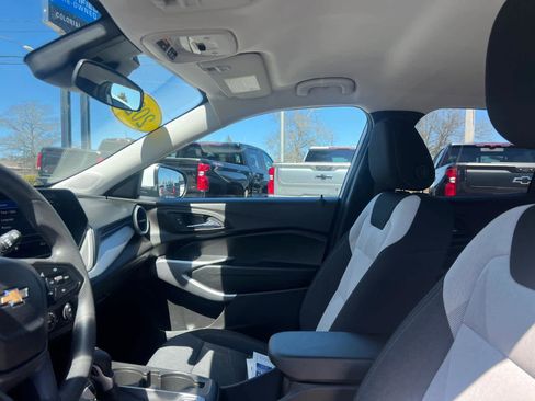 Certified 2024 Chevrolet Trax LS w/ LS Convenience Package FWD image 12