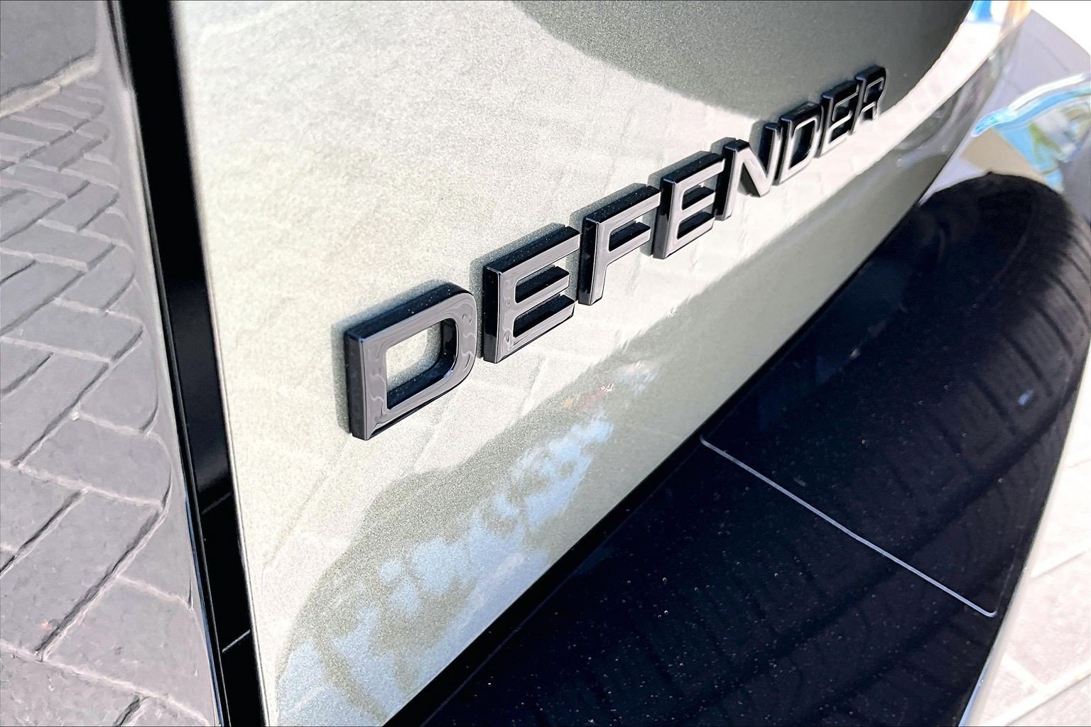 Used 2025 Land Rover Defender 110 X-Dynamic SE AWD/4WD image 8