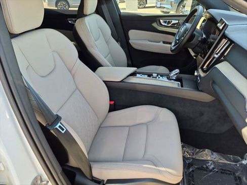 Used 2026 Volvo XC60 T8 Plus w/ Climate Package PRO AWD/4WD image 27