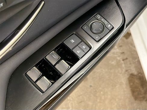 Used 2024 Lexus ES 300h w/ Accessory Package (Z2) image 17