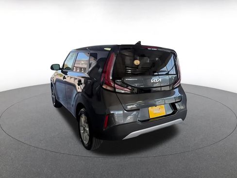 Used 2025 Kia Soul LX w/ LX Technology Package FWD image 8
