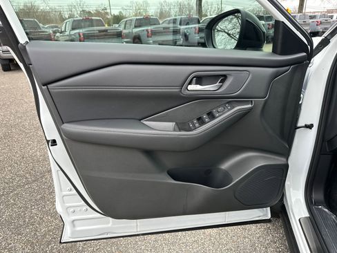 New 2026 Nissan Rogue SV FWD image 10