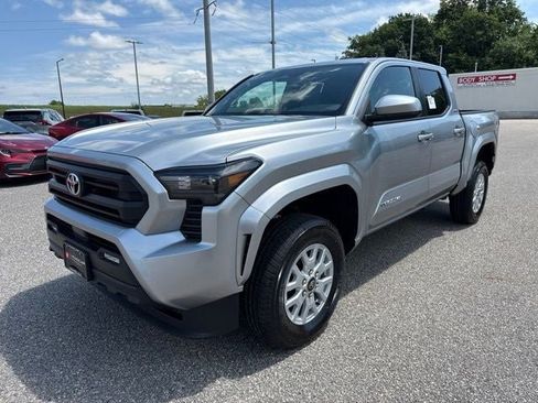 Used 2026 Toyota Tacoma SR5 AWD/4WD image 4