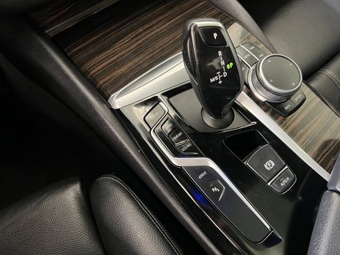 Used 2019 BMW 530e w/ Convenience Package image 18