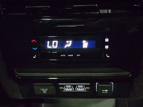 Used 2022 Jeep Wagoneer Series III w/ Premium Group I AWD/4WD image 35