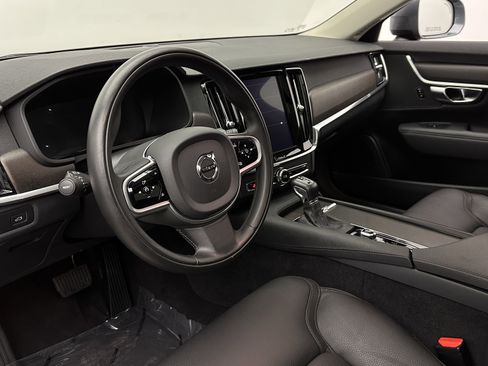 Used 2019 Volvo V90 T6 Cross Country w/ Advanced Package image 10