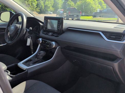 Used 2022 Toyota RAV4 LE FWD image 28