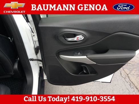Used 2022 Jeep Cherokee Latitude w/ Trailer Tow Group AWD/4WD image 14