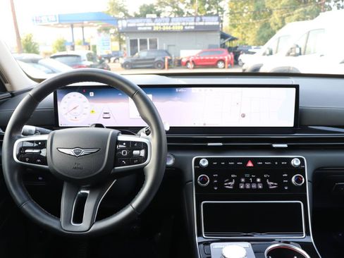 Used 2025 Genesis GV80 2.5T Standard AWD/4WD image 17